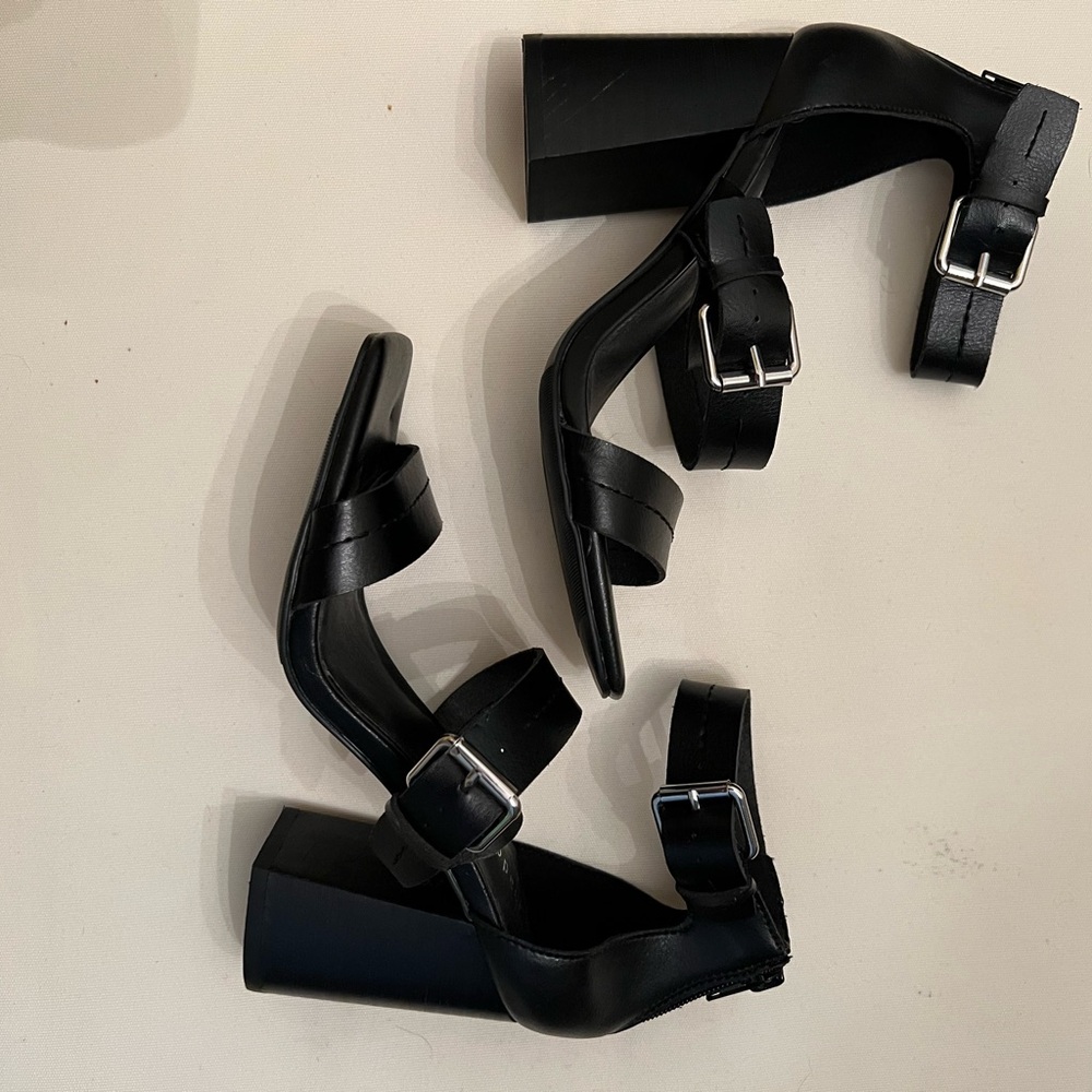 Madden Girl Black Chunky Heels Open-Toe Sandals